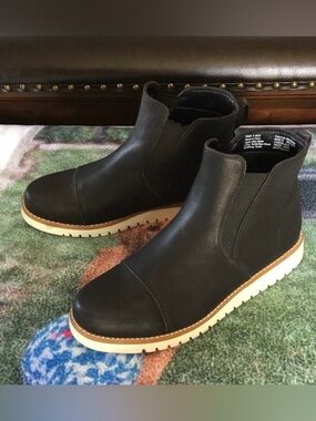 Sonoma Black Chukka Boots with White Sole